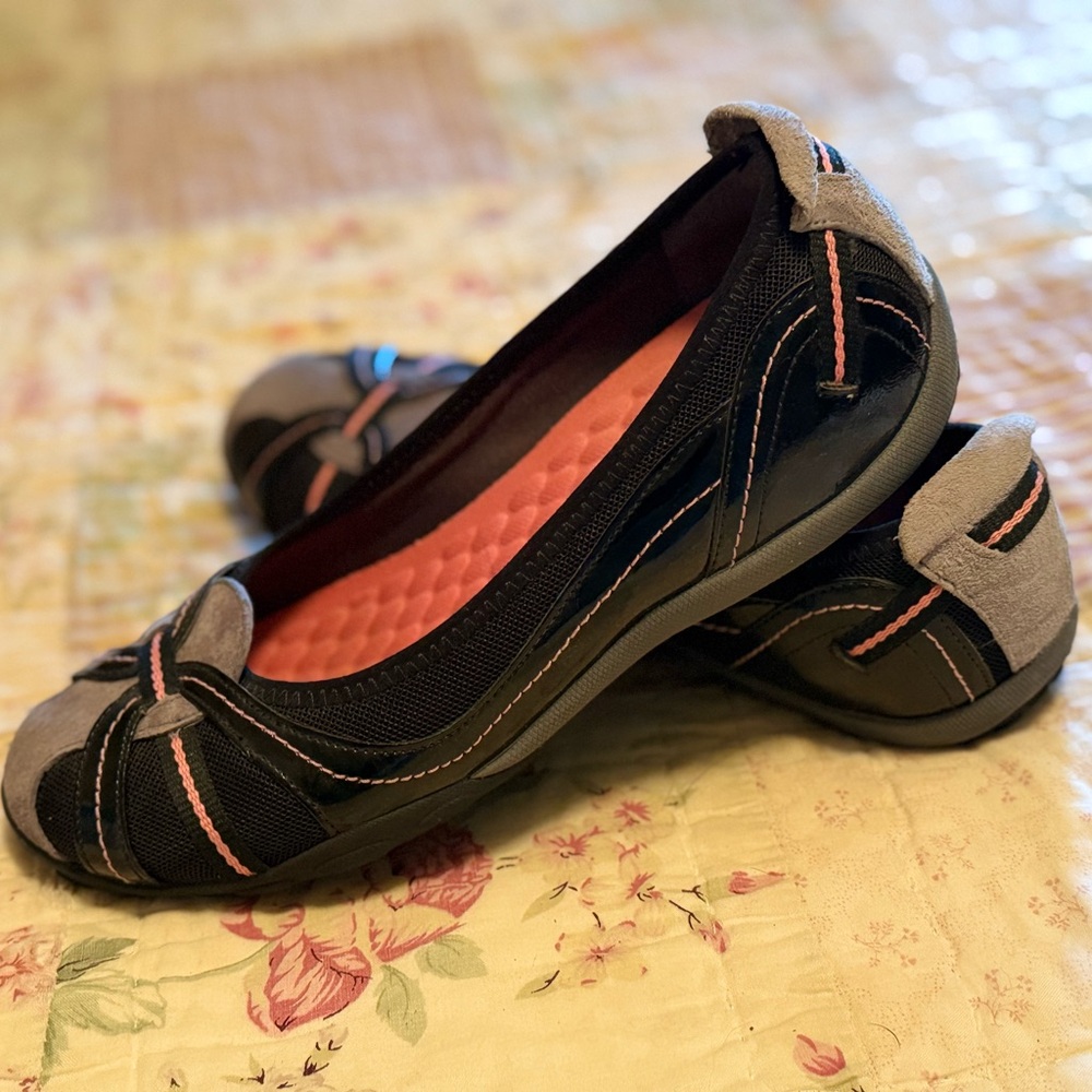 Privo Black and Gray Women's Flats with Pink Accents - Picture 4 of 5
